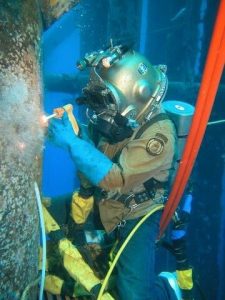 23r3f9ti39tu83tf4i5t درامد جوشکاری زیر آب در ایران چه قدر است؟ | 0 تا 100 قدم گذاشتن در این شغل